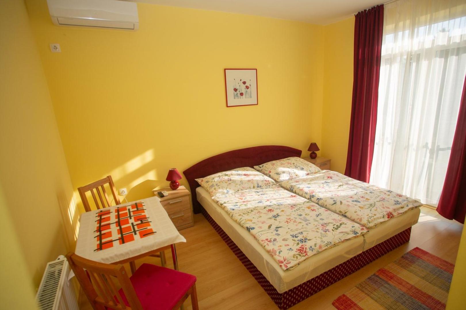 Kondics Apartmanhaz *