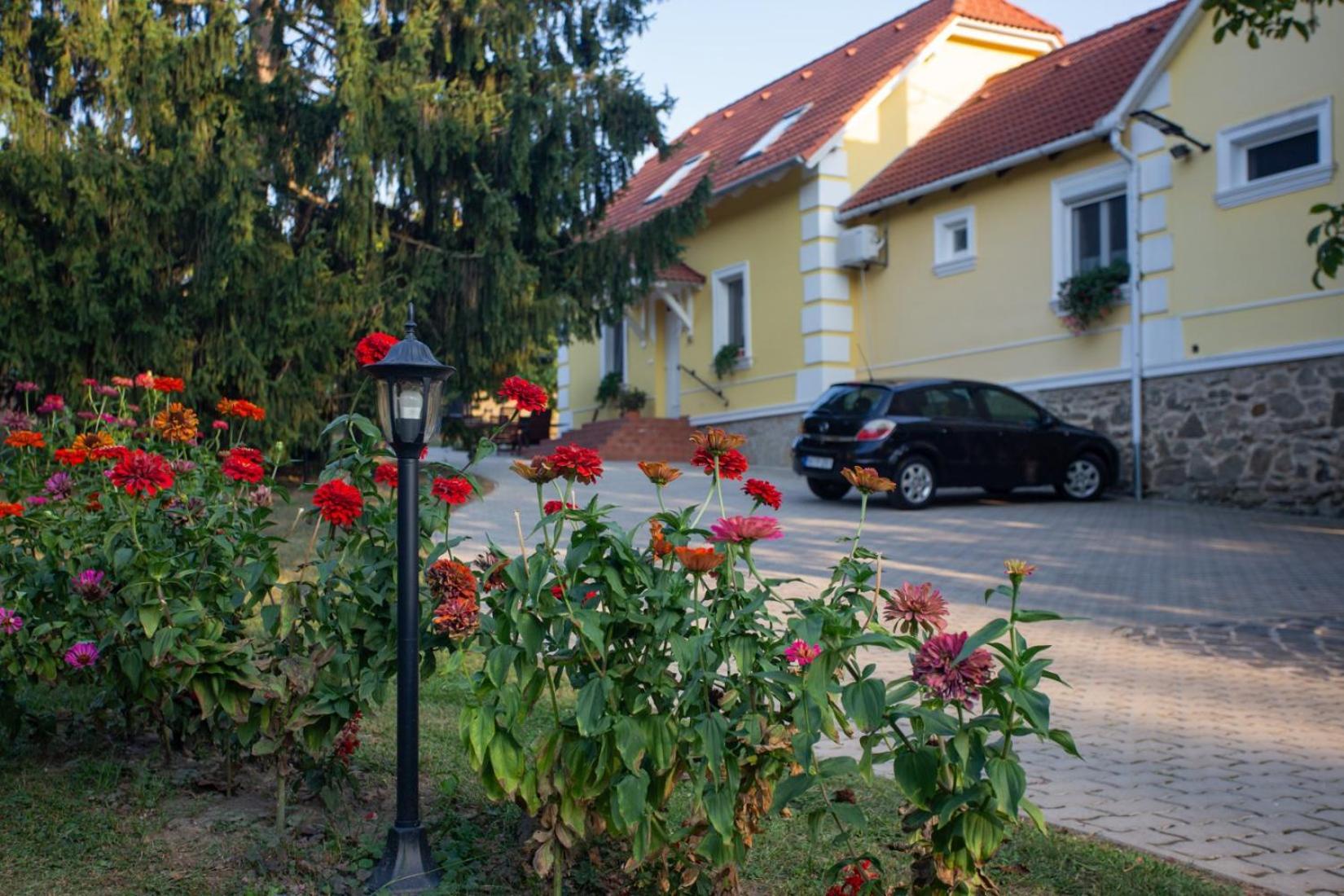 Kondics Apartmanhaz